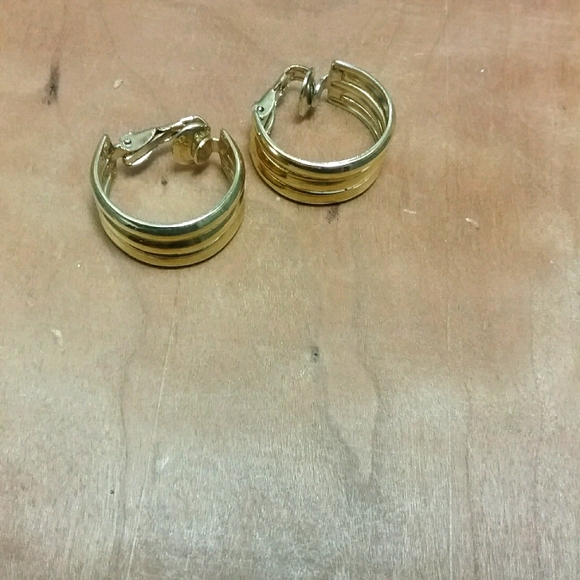 🌹Clip-on vintage hoop earrings  in gold tone - Picture 3 of 3
